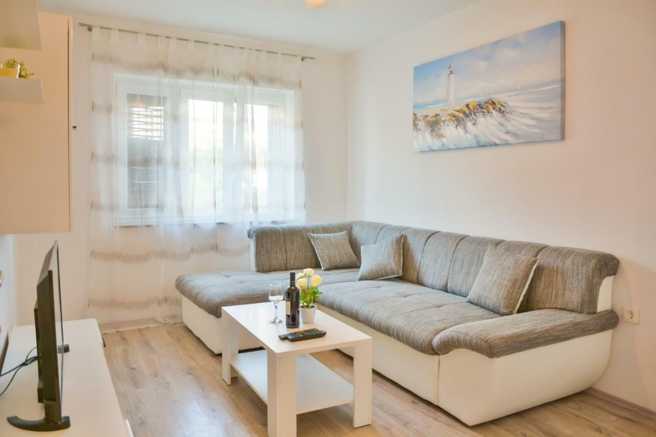 Domo Apartman Zengg Kültér fotó